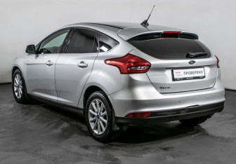 Подержанный автомобиль Ford Focus Hatchback 2017 года (7 фото)