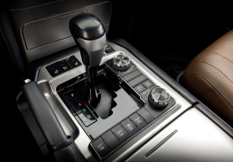 Подержанный автомобиль Toyota Land Cruiser Suv 2016 года (28 фото)