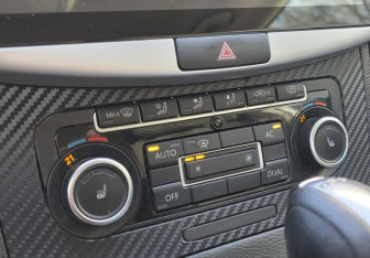 Подержанный автомобиль Volkswagen Passat Sedan 2011 года (14 фото)