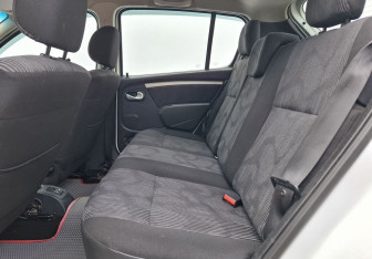 Подержанный автомобиль Renault Sandero 2012 года (11 фото)
