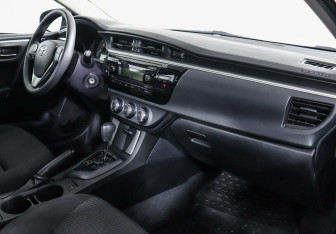 Подержанный автомобиль Toyota Corolla Sedan 2013 года (5 фото)