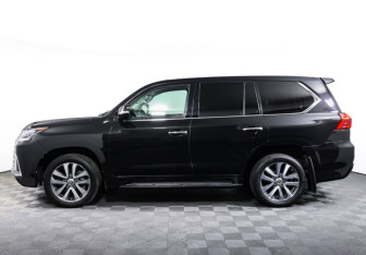 Подержанный автомобиль Lexus LX 2016 года (8 фото)