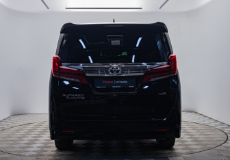 Подержанный автомобиль Toyota Alphard 2021 года (4 фото)