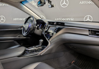 Подержанный автомобиль Toyota Camry Sedan 2019 года (10 фото)