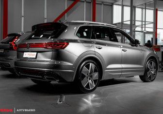 Новый Volkswagen Touareg 2025 (3 фото)