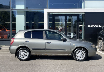 Подержанный автомобиль Nissan Almera Hatchback 2005 года (4 фото)