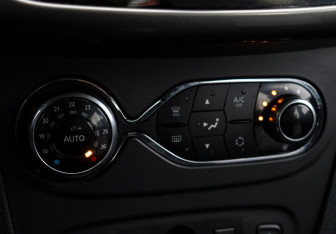 Подержанный автомобиль Renault Sandero 2018 года (14 фото)