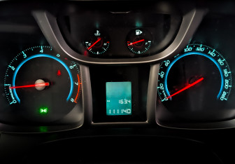 Подержанный автомобиль Chevrolet Orlando 2011 года (12 фото)