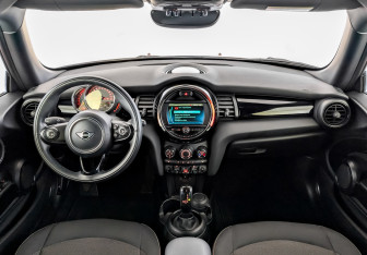 Подержанный автомобиль MINI Hatch 2019 года (14 фото)