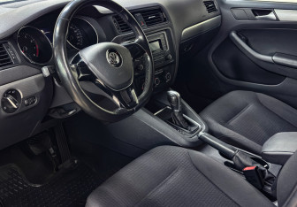 Подержанный автомобиль Volkswagen Jetta Sedan 2016 года (9 фото)