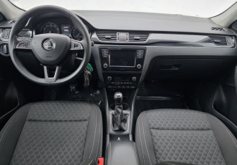 Подержанный автомобиль Skoda Rapid Liftback 2017 года (11 фото)