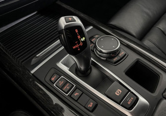 Подержанный автомобиль BMW X5 2015 года (16 фото)