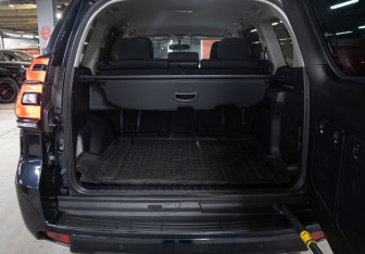 Подержанный автомобиль Toyota Land Cruiser Prado 2019 года (10 фото)