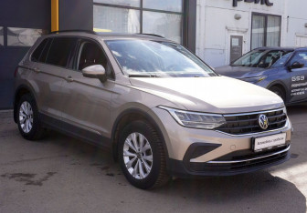 Подержанный автомобиль Volkswagen Tiguan 2020 года (3 фото)