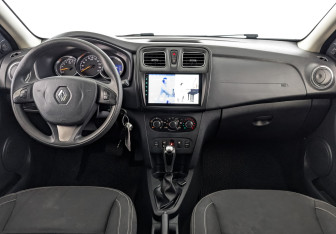 Подержанный автомобиль Renault Logan Sedan 2017 года (14 фото)