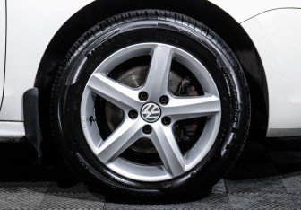 Подержанный автомобиль Volkswagen Jetta Sedan 2013 года (14 фото)