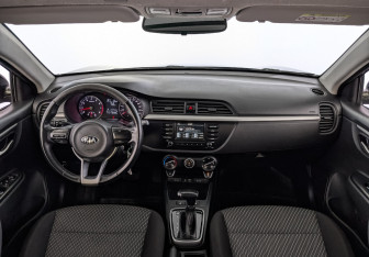 Подержанный автомобиль Kia Rio Hatchback 2020 года (12 фото)
