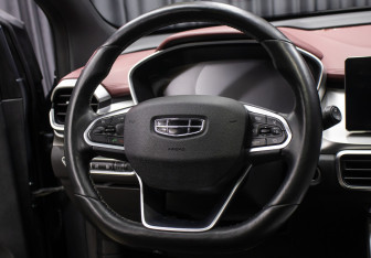Подержанный автомобиль Geely Coolray 2022 года (17 фото)