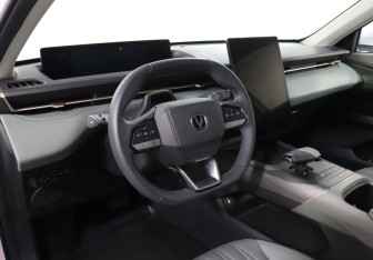 Подержанный автомобиль Changan Lamore 2024 года (13 фото)