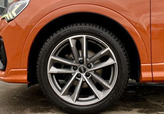 Подержанный автомобиль Audi Q3 2020 года (9 фото)
