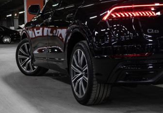 Подержанный автомобиль Audi Q8 2020 года (29 фото)