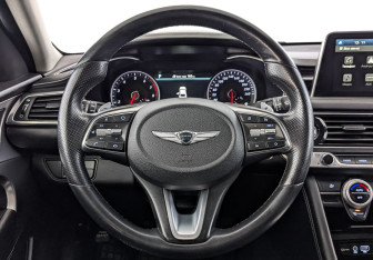 Подержанный автомобиль Genesis G70 2019 года (22 фото)