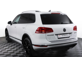 Подержанный автомобиль Volkswagen Touareg 2015 года (7 фото)