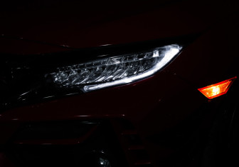 Подержанный автомобиль Honda Civic Type R Hatchback 2019 года (25 фото)