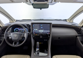 Подержанный автомобиль Toyota Alphard 2024 года (14 фото)