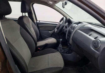 Подержанный автомобиль Renault Duster 2016 года (9 фото)