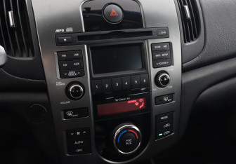 Подержанный автомобиль Kia Cerato Sedan 2012 года (9 фото)