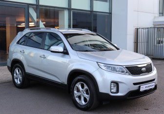 Подержанный автомобиль Kia Sorento 2016 года (3 фото)