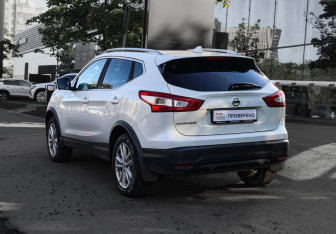 Подержанный автомобиль Nissan Qashqai 2017 года (6 фото)