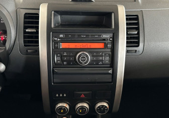 Подержанный автомобиль Nissan X-Trail 2011 года (14 фото)