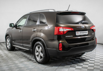 Подержанный автомобиль Kia Sorento 2013 года (7 фото)