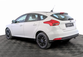 Подержанный автомобиль Ford Focus Hatchback 2018 года (7 фото)