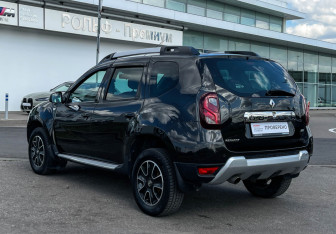 Подержанный автомобиль Renault Duster 2016 года (7 фото)