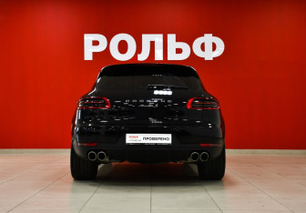 Подержанный автомобиль Porsche Macan 2015 года (6 фото)