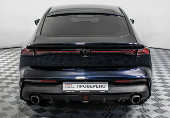 Подержанный автомобиль Changan UNI-V 2023 года (6 фото)