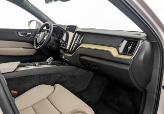Новый Volvo XC60 2025 (9 фото)