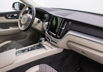 Подержанный автомобиль Volvo XC60 2021 года (10 фото)