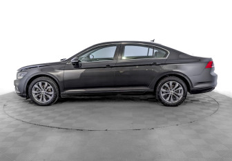Подержанный автомобиль Volkswagen Passat Sedan 2020 года (8 фото)