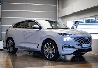 Подержанный автомобиль Changan UNI-K 2024 года (3 фото)