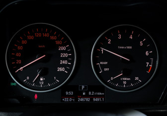 Подержанный автомобиль BMW X1 2016 года (11 фото)