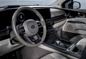 Подержанный автомобиль Kia Carnival 2020 года (14 фото)