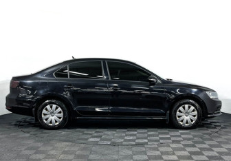 Подержанный автомобиль Volkswagen Jetta Sedan 2015 года (4 фото)