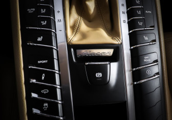 Подержанный автомобиль Porsche Macan 2015 года (20 фото)