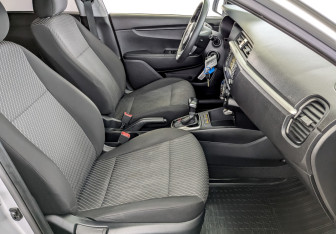 Подержанный автомобиль Kia Rio Hatchback 2019 года (23 фото)