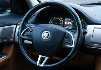 Подержанный автомобиль Jaguar XF Sedan 2012 года (16 фото)