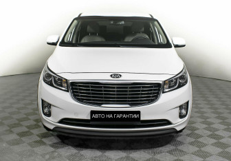 Подержанный автомобиль Kia Carnival 2016 года (2 фото)